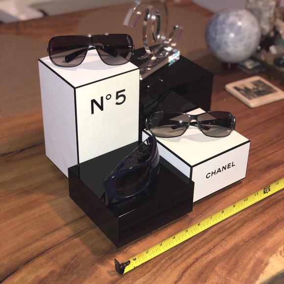 CHANEL ULTRA RARE & EXCLUSIVE CHANEL NO 5 DISPLAY - Picture 4 of 6